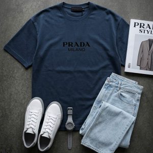 تیشرت Prada یقه گرد مردانه طوسی دورس پنبه طرح دار مدل 49670